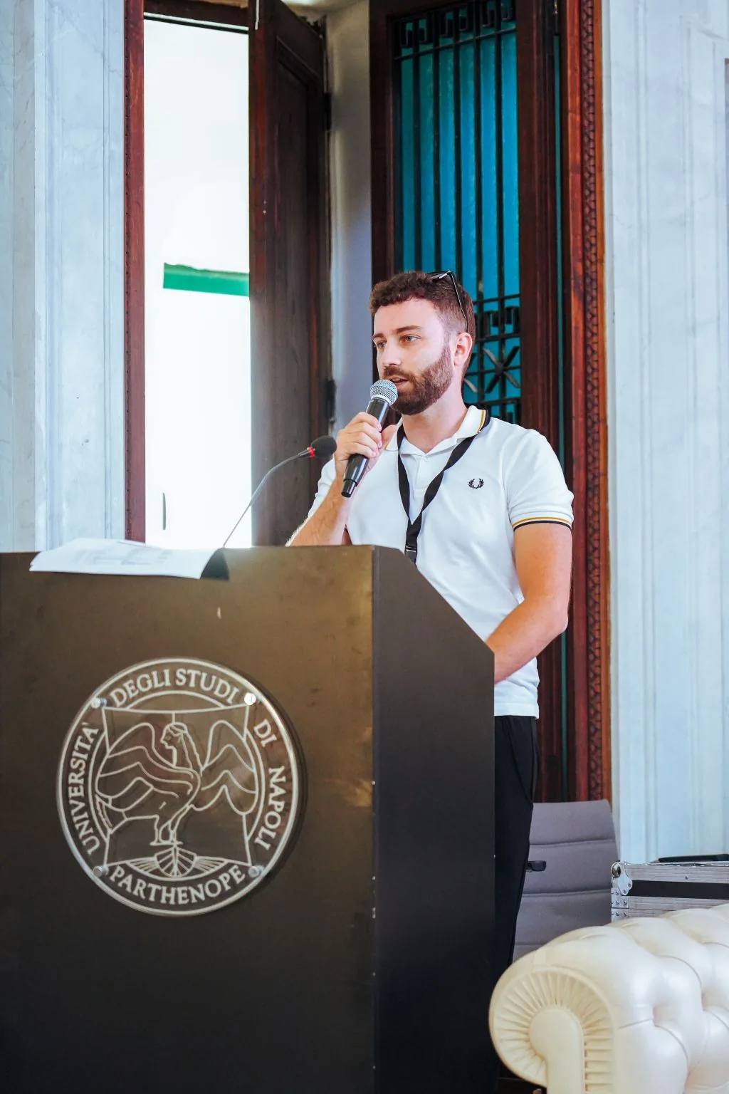 Luca Di Domenico durante un talk su AI e sviluppo software